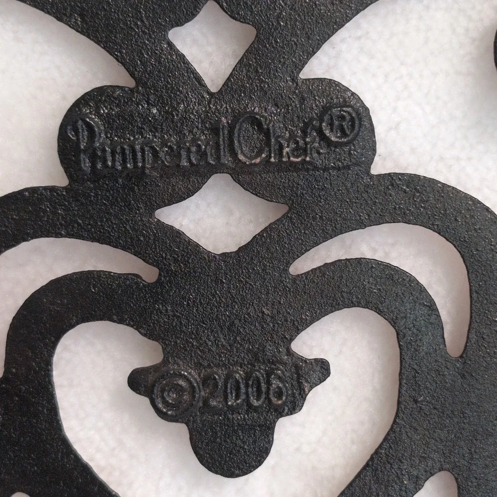 Pampered Chef Trivet Copper Heart Cast Iron Scroll 2006 Round Up from the Heart